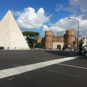 https://marzias-house.it-romehotels.com